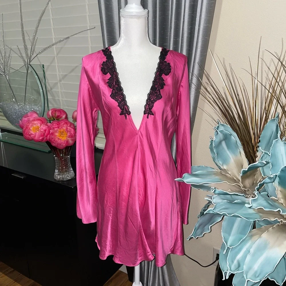 Frederick’s collection 100% silk sexy sleep dress - Picture 3 of 14